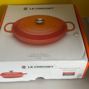 LE Creuset signature casserole/ Braiser